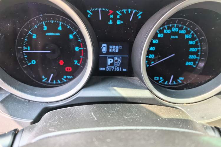 Used Toyota Land Cruiser 2010 4.7L Automatic VX Odometer Close Up