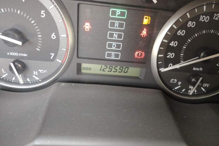 Used Toyota Land Cruiser 2010 4.0L Automatic VX Odometer Close Up