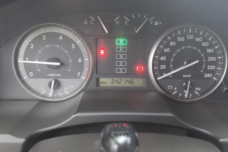 Used Toyota Land Cruiser 2010 4.0L Automatic VX Odometer Close Up