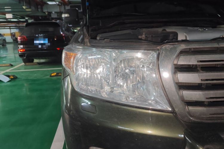 Used Toyota Land Cruiser  Right Front Headlight
