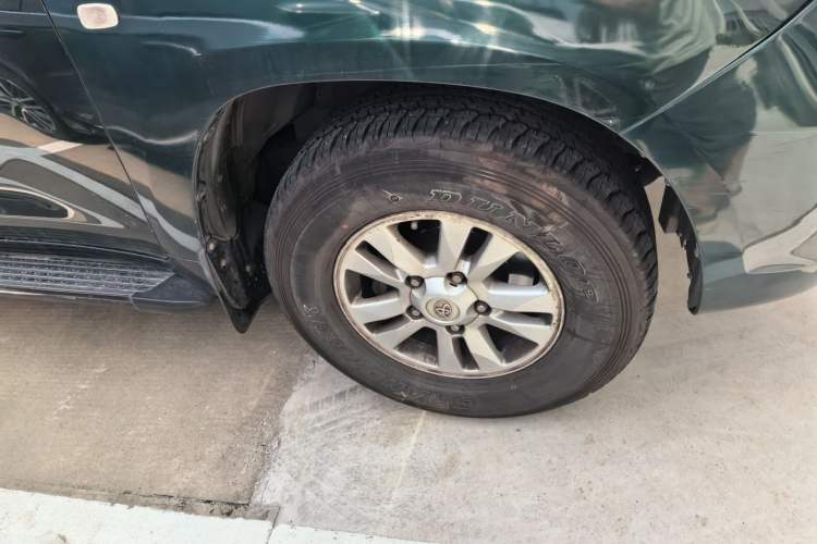 Used Toyota Land Cruiser 2010 4.7L Automatic VX Right Front Wheel Hub