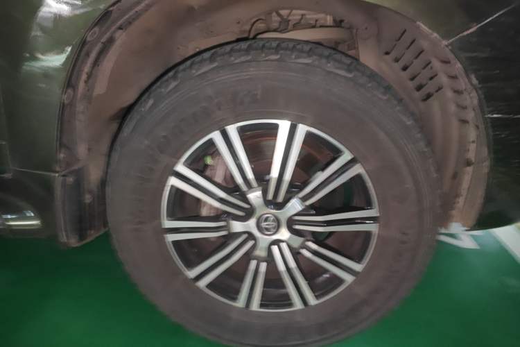 Used Toyota Land Cruiser  Right Front Wheel Hub