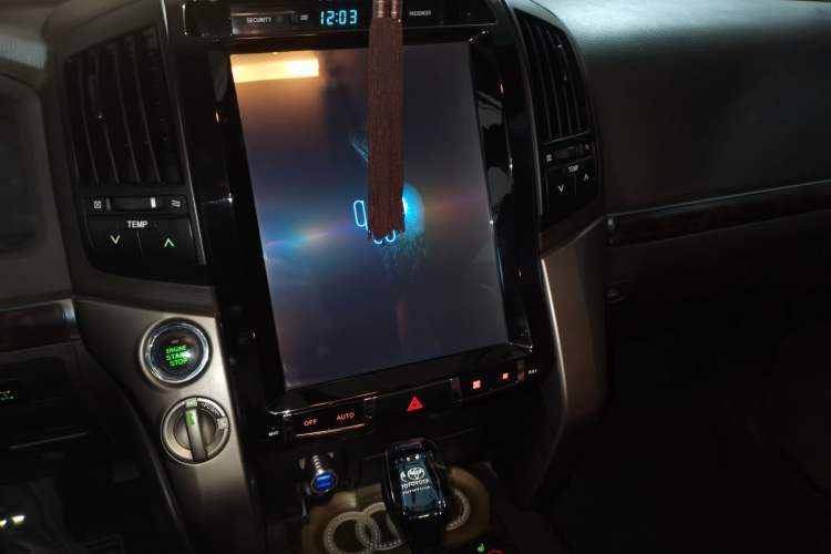 Used Toyota Land Cruiser 2010 4.0L Automatic VX Audio And AC Panel
