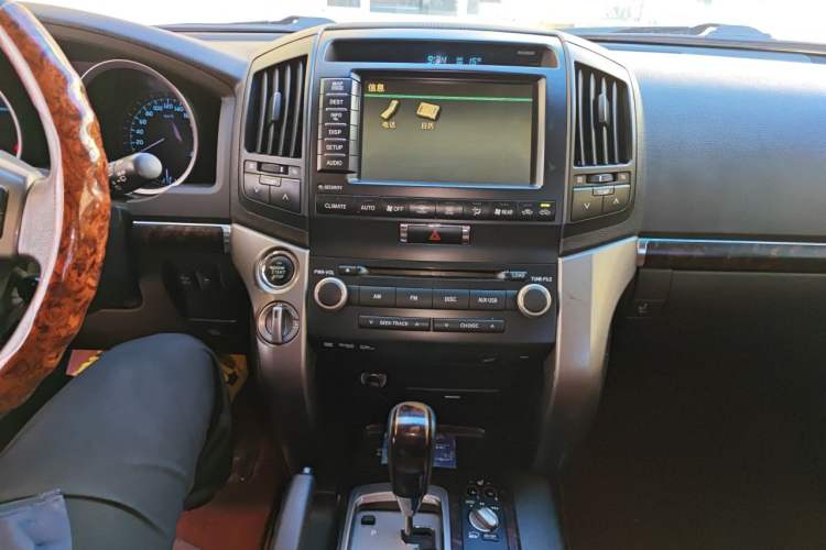 Used Toyota Land Cruiser 2010 4.7L Automatic VX Audio And AC Panel