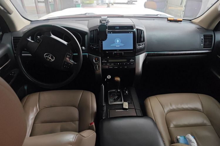 Used Toyota Land Cruiser 2010 4.7L Automatic VX Center Console