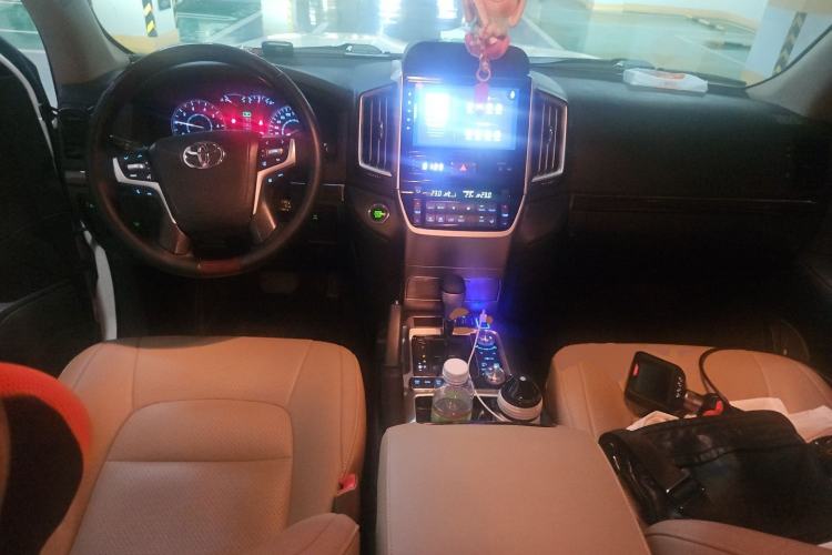 Used Toyota Land Cruiser 2010 4.0L Automatic VX Center Console