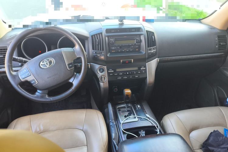 Used Toyota Land Cruiser 2010 4.7L Automatic VX Center Console