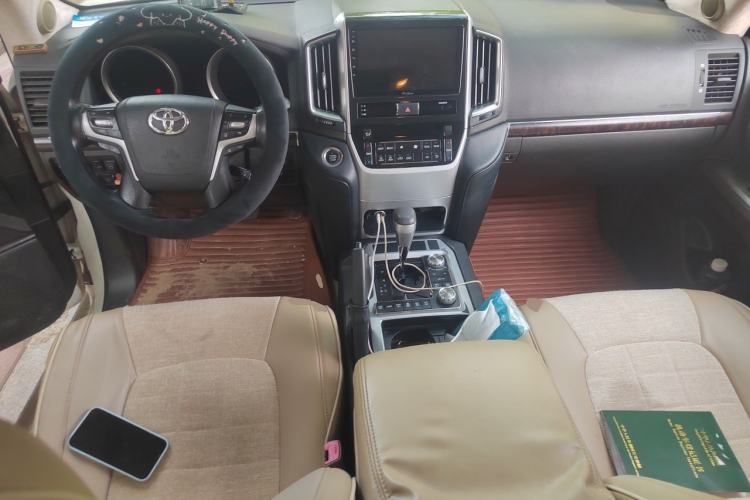 Used Toyota Land Cruiser 2010 4.7L Automatic VX Center Console