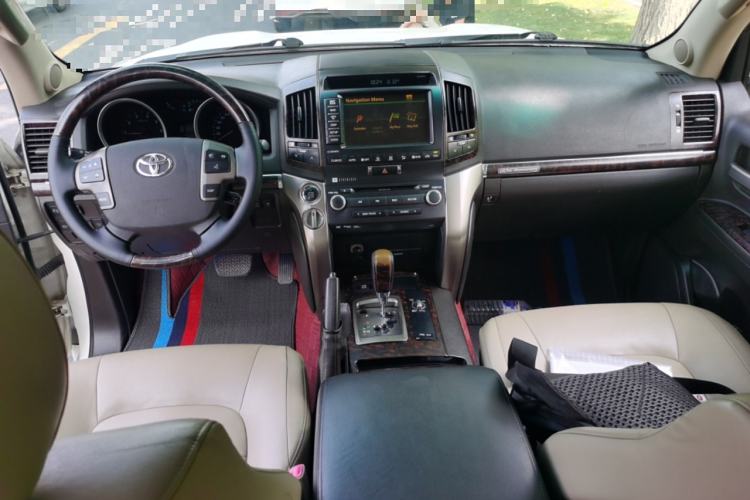 Used Toyota Land Cruiser 2010 4.7L Automatic VX Center Console