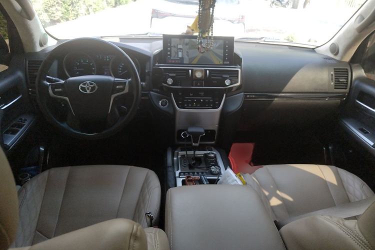 Used Toyota Land Cruiser 2010 4.7L Automatic VX Center Console