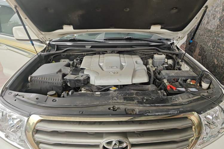 Used Toyota Land Cruiser 2010 4.7L Automatic VX Engine Bay