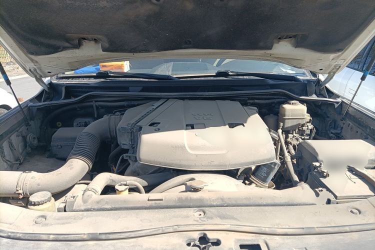 Used Toyota Land Cruiser 2010 4.0L Automatic VX Engine Bay