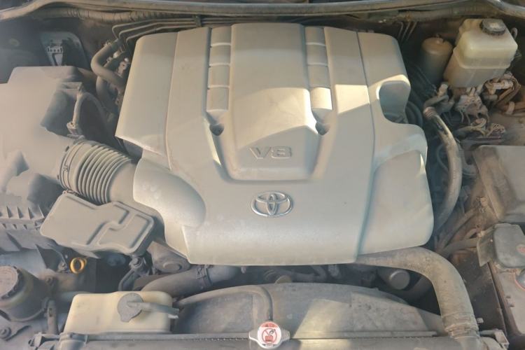 Used Toyota Land Cruiser 2010 4.7L Automatic VX Engine Bay