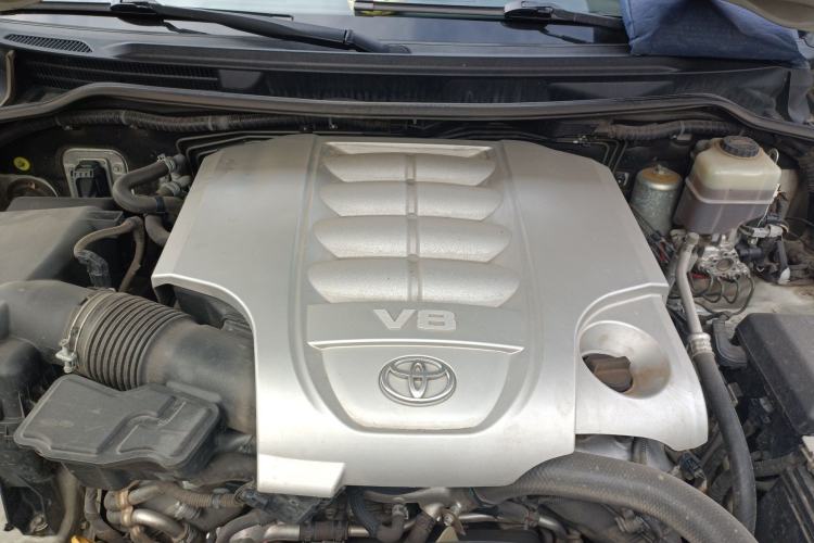 Used Toyota Land Cruiser  Engine Bay