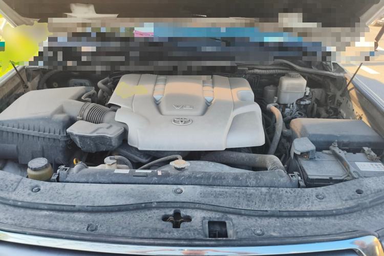 Used Toyota Land Cruiser 2010 4.7L Automatic VX Engine Bay