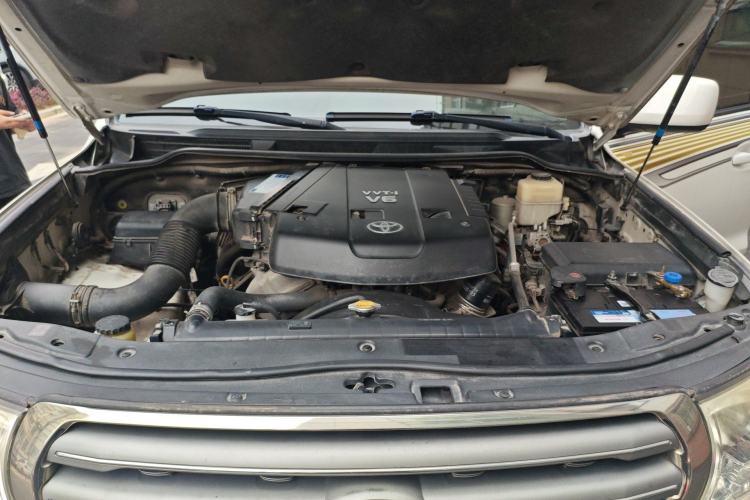 Used Toyota Land Cruiser 2010 4.0L Automatic VX Engine Bay