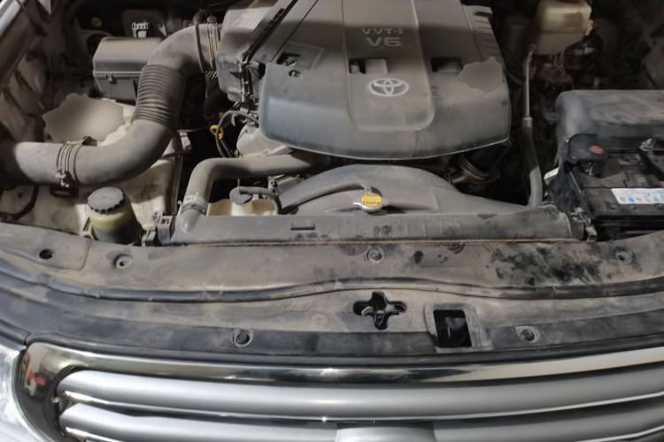 Used Toyota Land Cruiser 2010 4.0L Automatic VX Engine Bay