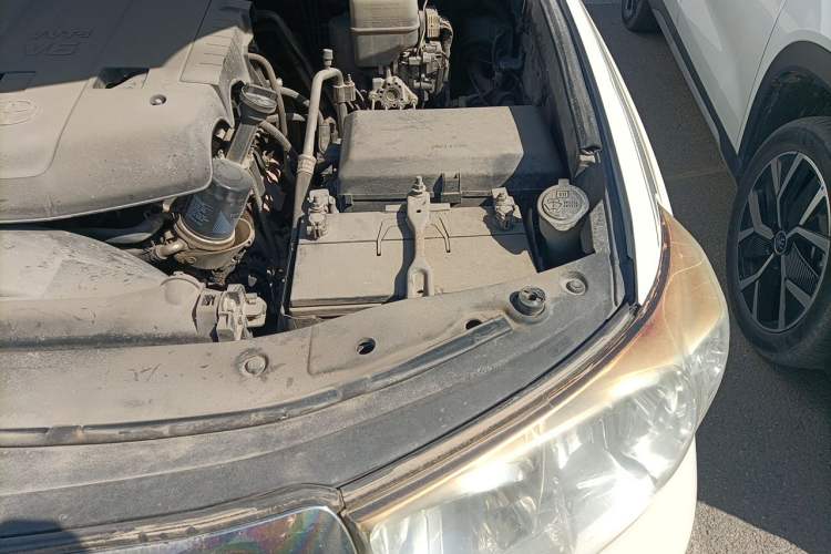 Used Toyota Land Cruiser 2010 4.0L Automatic VX Engine Bay Left