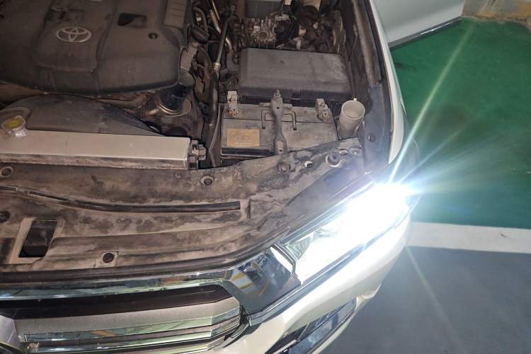 Used Toyota Land Cruiser 2010 4.0L Automatic VX Engine Bay Left