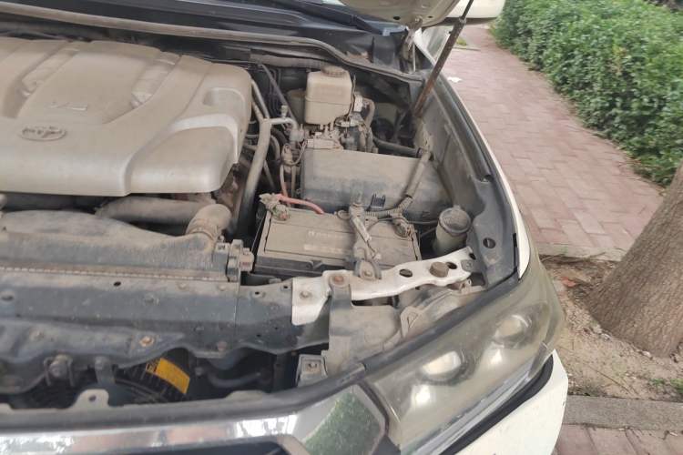 Used Toyota Land Cruiser 2010 4.7L Automatic VX Engine Bay Left