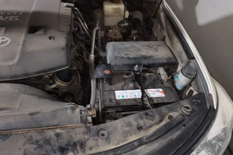 Used Toyota Land Cruiser 2010 4.0L Automatic VX Engine Bay Left