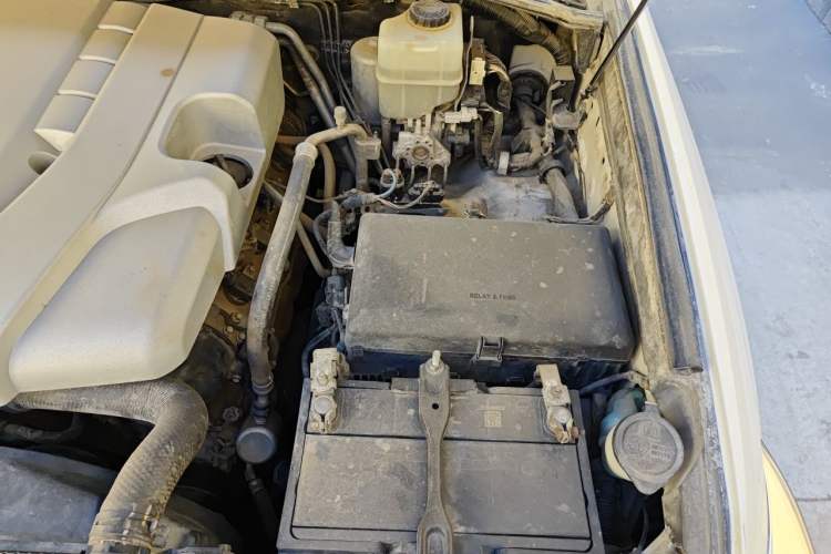 Used Toyota Land Cruiser 2010 4.7L Automatic VX Engine Bay Left