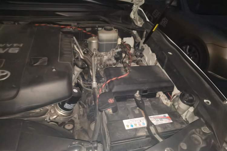 Used Toyota Land Cruiser 2010 4.0L Automatic VX Engine Bay Left