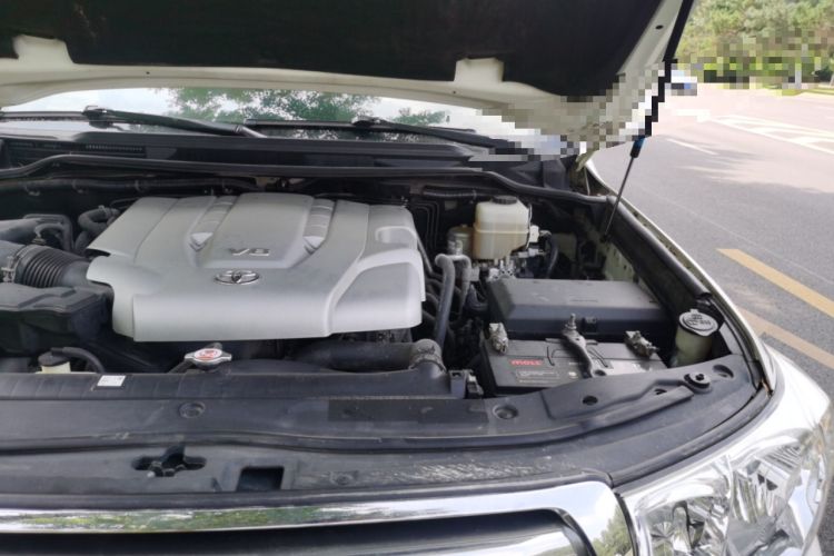 Used Toyota Land Cruiser 2010 4.7L Automatic VX Engine Bay Left