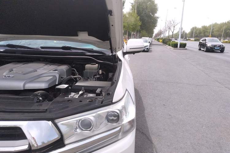 Used Toyota Land Cruiser 2010 4.7L Automatic VX Engine Bay Left