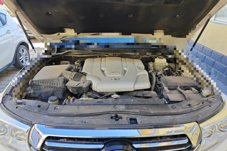 Used Toyota Land Cruiser 2010 4.7L Automatic VX Engine Bay
