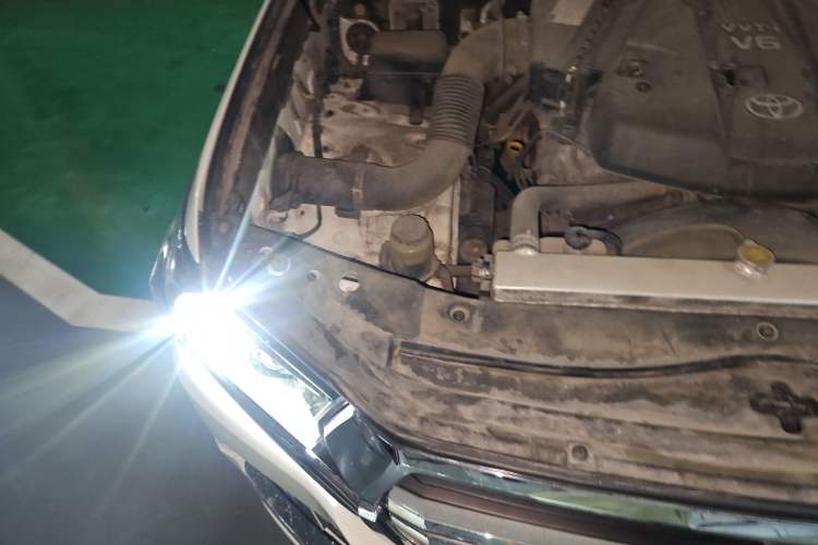 Used Toyota Land Cruiser 2010 4.0L Automatic VX Engine Bay Right