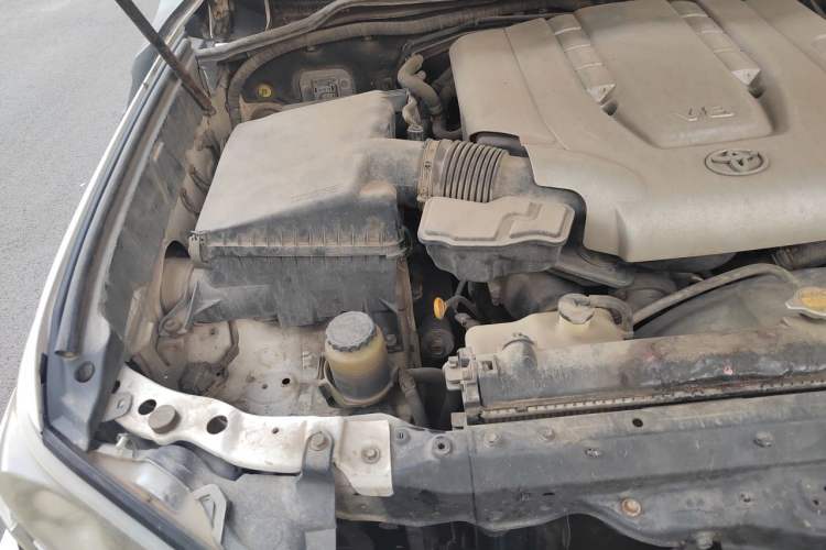 Used Toyota Land Cruiser 2010 4.7L Automatic VX Engine Bay Right