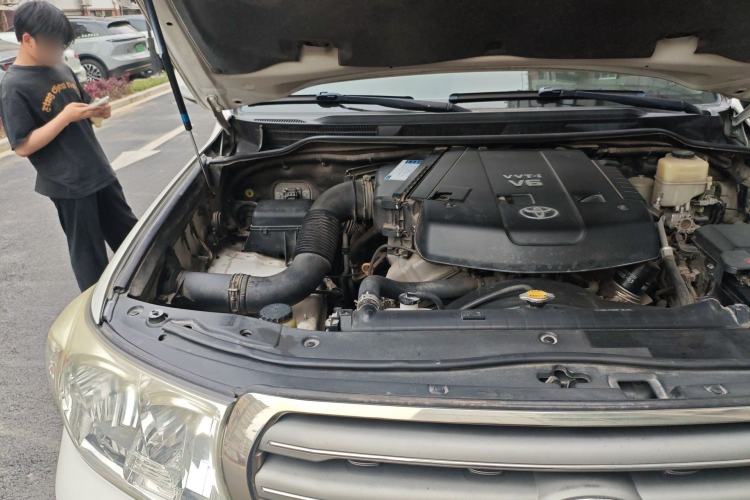 Used Toyota Land Cruiser 2010 4.0L Automatic VX Engine Bay Right