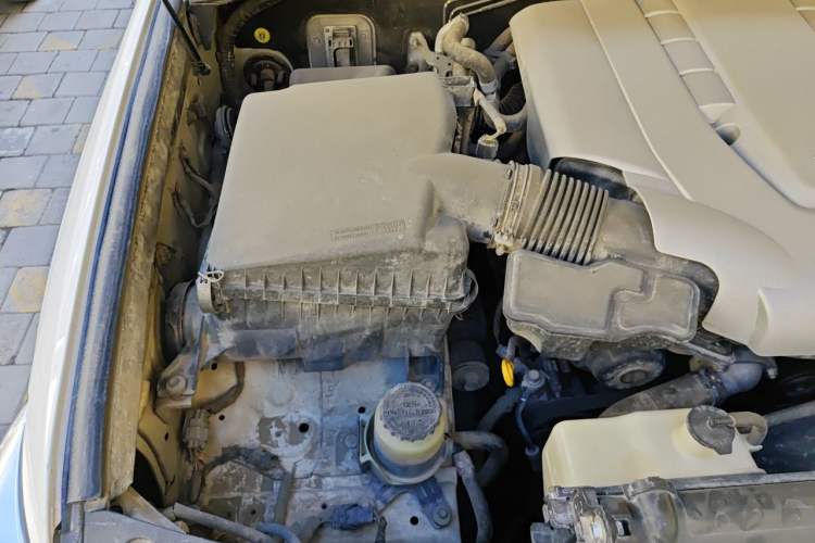Used Toyota Land Cruiser 2010 4.7L Automatic VX Engine Bay Right