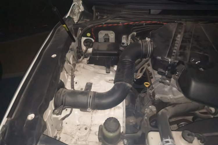 Used Toyota Land Cruiser 2010 4.0L Automatic VX Engine Bay Right