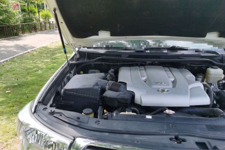 Used Toyota Land Cruiser 2010 4.7L Automatic VX Engine Bay Right