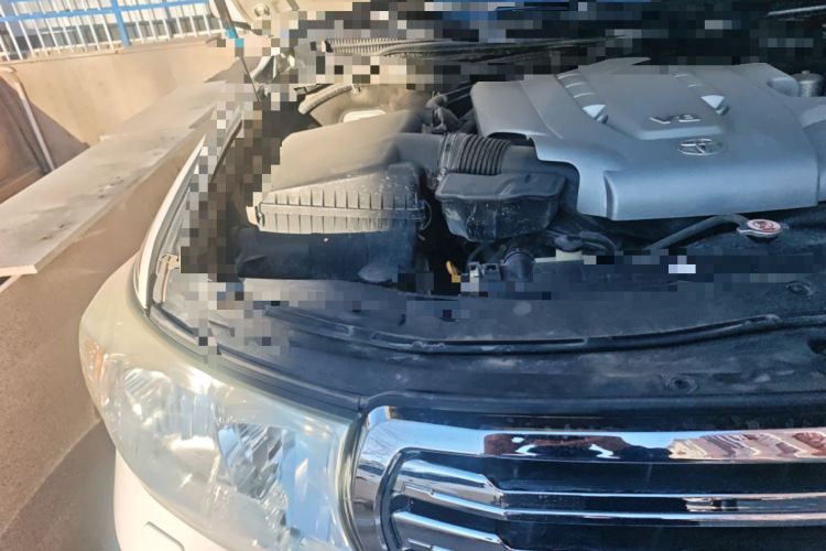 Used Toyota Land Cruiser 2010 4.7L Automatic VX Engine Bay Right