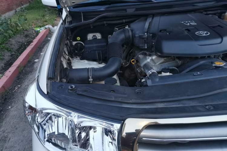Used Toyota Land Cruiser 2010 4.0L Automatic VX Engine Bay Right