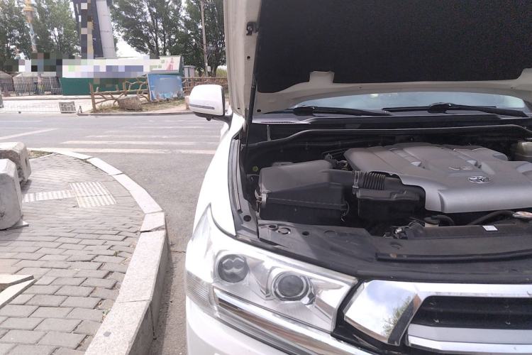 Used Toyota Land Cruiser 2010 4.7L Automatic VX Engine Bay Right