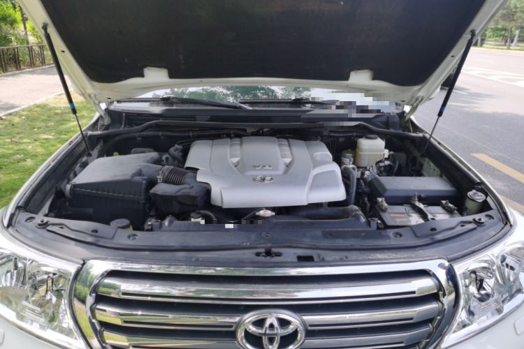 Used Toyota Land Cruiser 2010 4.7L Automatic VX Engine Bay