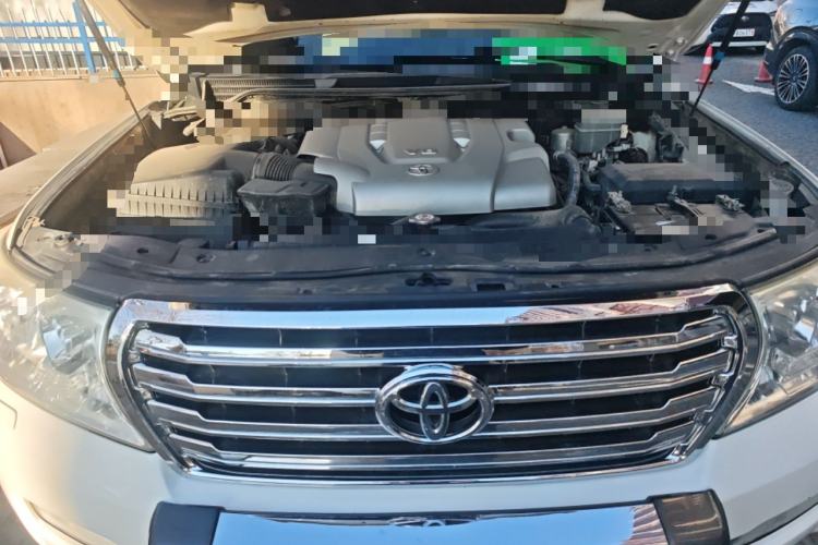 Used Toyota Land Cruiser 2010 4.7L Automatic VX Engine Bay