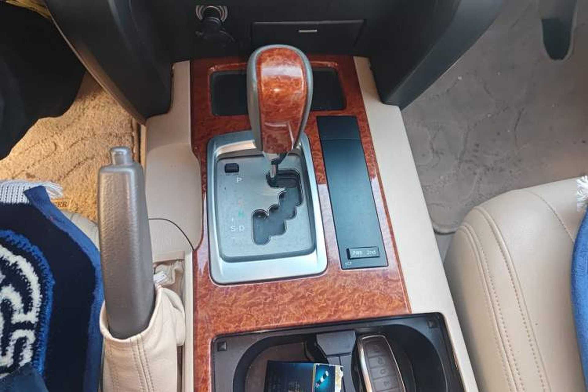 Used Toyota Land Cruiser 2010 4000 Middle East Edition Gear Lever