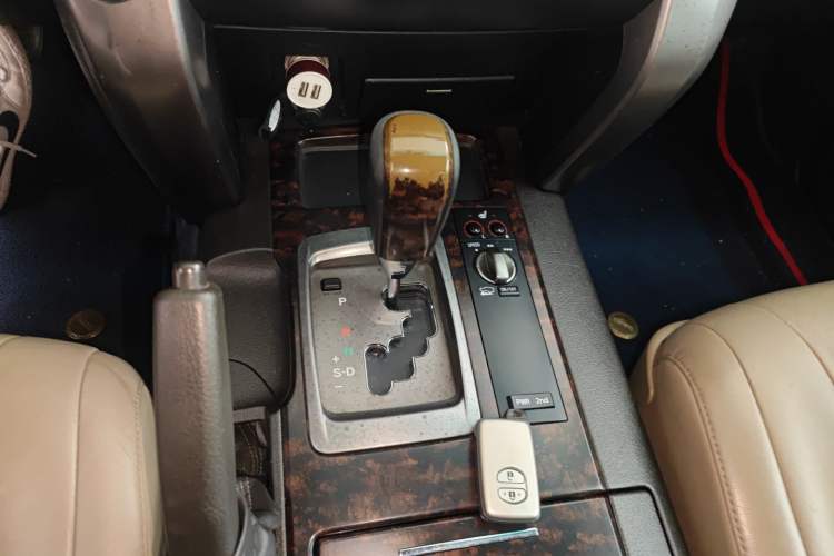Used Toyota Land Cruiser 2010 4.7L Automatic VX Gear Lever