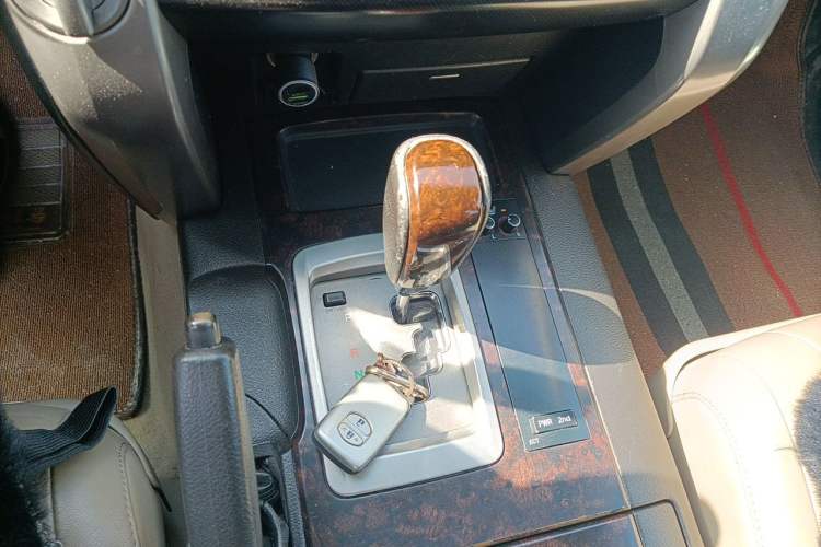 Used Toyota Land Cruiser 2010 4.0L Automatic VX Gear Lever