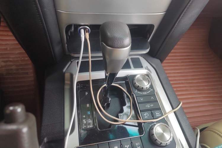 Used Toyota Land Cruiser 2010 4.7L Automatic VX Gear Lever