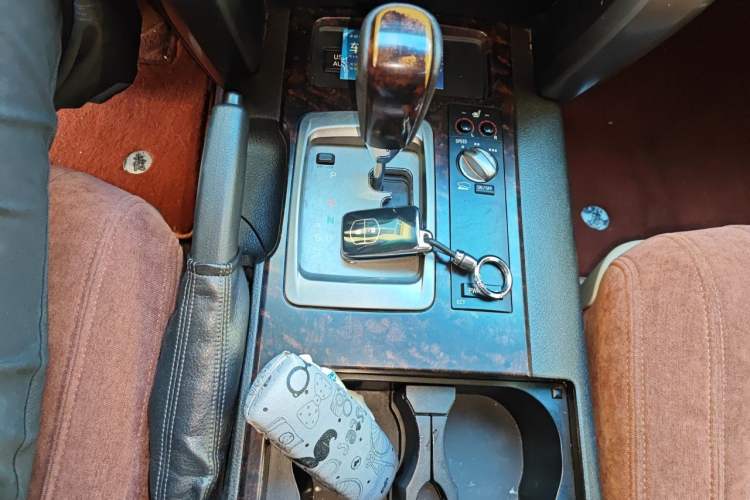 Used Toyota Land Cruiser 2010 4.7L Automatic VX Gear Lever