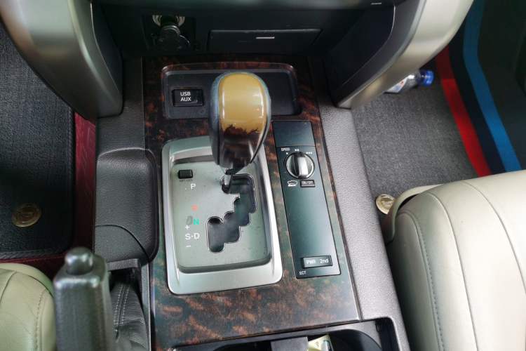 Used Toyota Land Cruiser 2010 4.7L Automatic VX Gear Lever