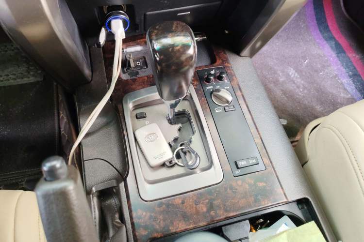 Used Toyota Land Cruiser 2010 4.7L Automatic VX Gear Lever