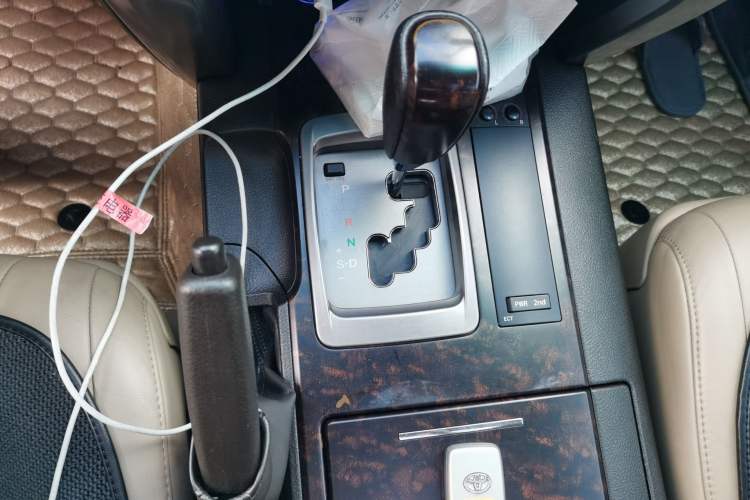 Used Toyota Land Cruiser 2010 4.0L Automatic VX Gear Lever