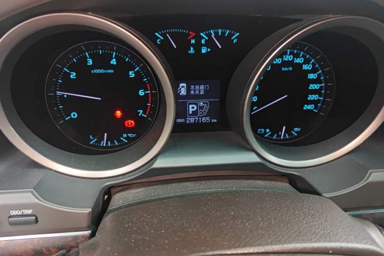 Used Toyota Land Cruiser 2010 4.7L Automatic VX Odometer Close Up